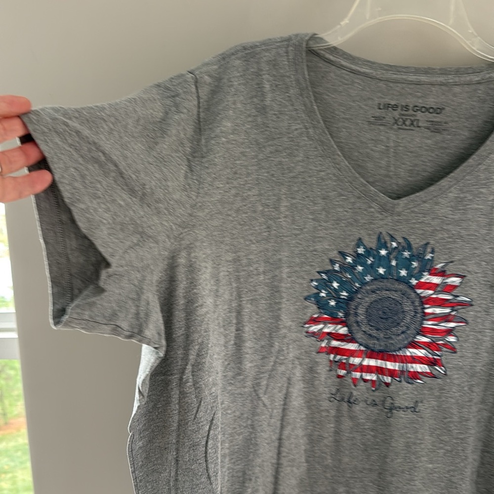 LIFE IS GOOD Women's Gray Flag Sunflower Short Sleeve V-Neck- Size XXXL - Picture 5 of 11